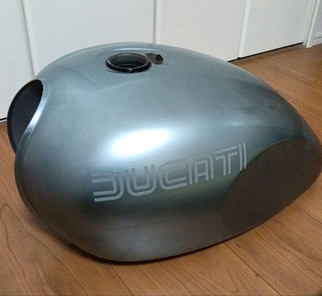 カワサキ　エストレヤ　タンク　 キャブレター使用